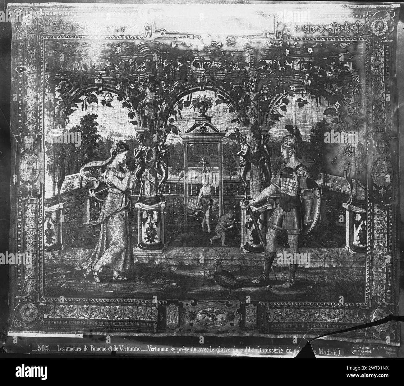 Vertumnus, verkleidet als Soldat, wirbt um Pomona. Wezeler, Georg (Flämisch, ACT.1548) (Werkstatt) [Weaver] ca. 1545 Gobelin Abmessungen: H 325 x B 415 cm Gobelin Materialien/Techniken: Wolle und Seide; Metallfaden (Gold); Metallfaden (Silber) Kultur: Flämisches Weberzentrum: Brüssel Besitzgeschichte: Spanien, Madrid, Palacio Real de Madrid, accno. A. 360-12146. Inschriften: Inschrift im oberen Rand: FIT MILES GRADIO Verwandte Werke: Tafeln im Set: GCPA 0236976-0236978 Stockfoto