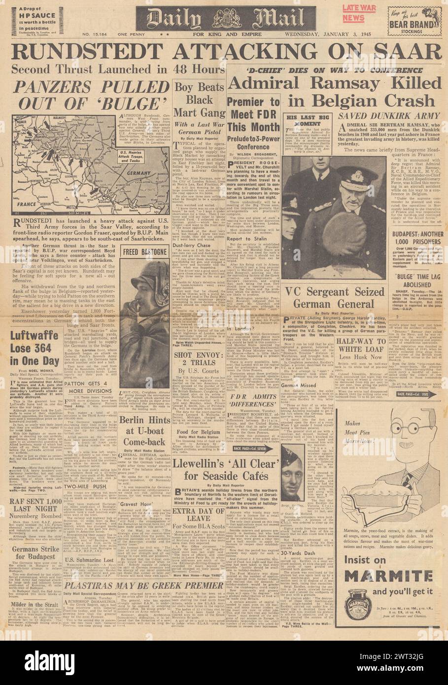 1945 Daily Mail-Titelseite berichtete über die Verluste der schweren Luftwaffe, die Battle of the Bulge, den Tod von Admiral Bertram Ramsey in Belgien und die Verleihung von VC an George Eardley Stockfoto