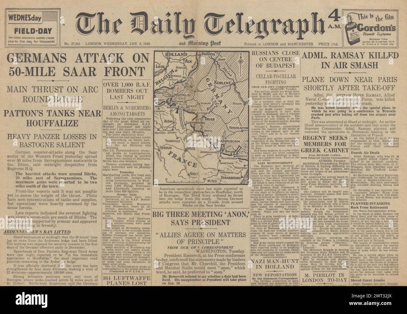 1945 die Titelseite des Daily Telegraph berichtet über die Schlacht bei der Bulge, den Tod von Admiral Bertram Ramsey in Belgien und die Schlacht bei Budapest Stockfoto