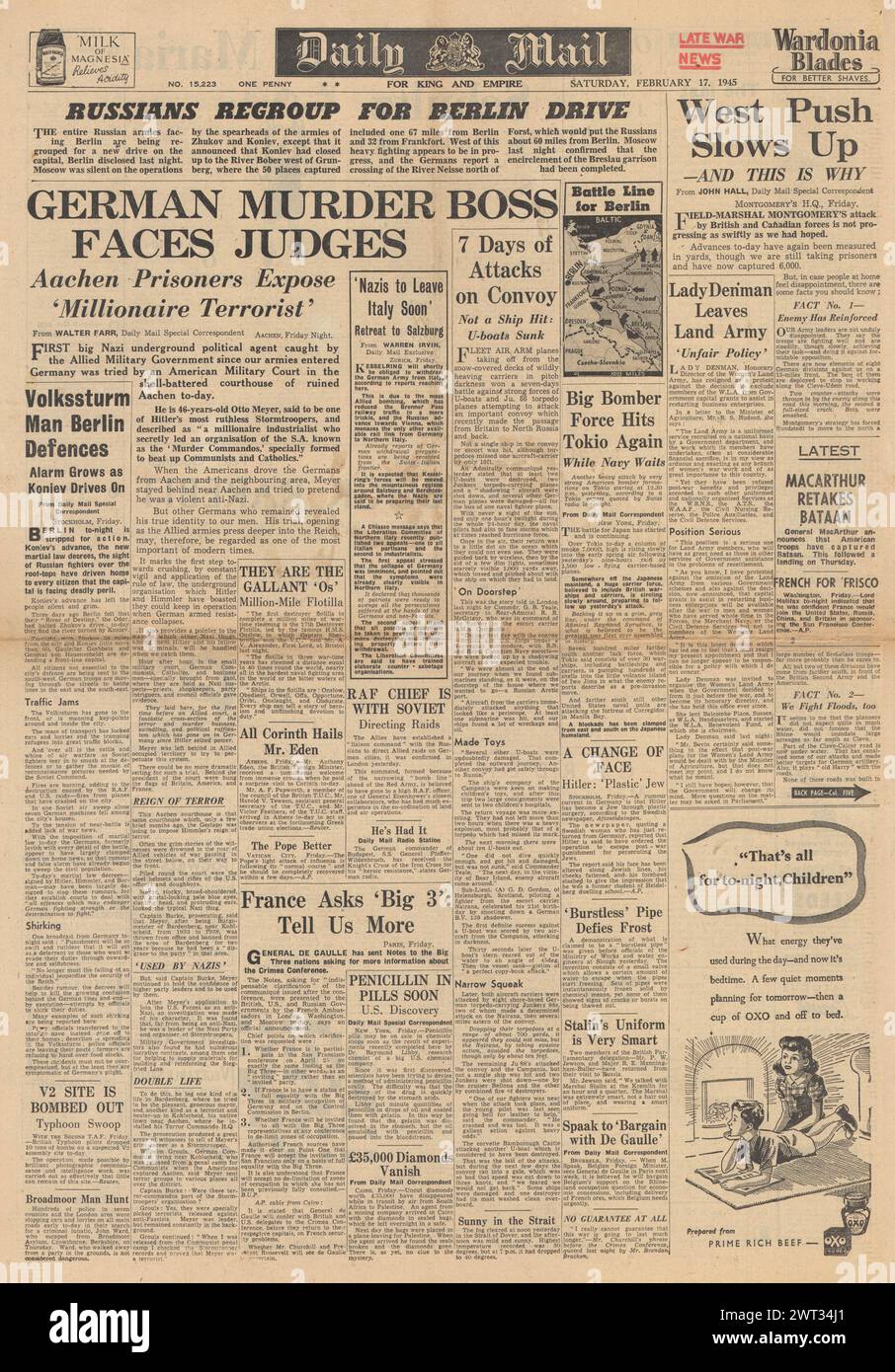 1945 Daily Mail-Titelseite berichtet über die Bombardierung von Tokio durch Flugzeuge der US Navy und Berlin Stockfoto