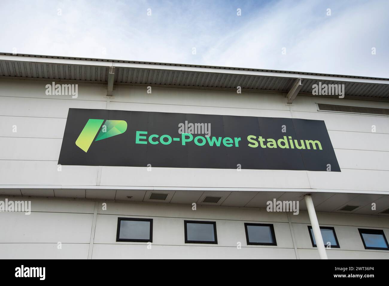 Das Eco-Power Stadium (ehemals Keepmoat Stadium) ist ein Mehrzweckstadion in Doncaster, England, mit einer Kapazität von 231 Personen. Der Bau kostete etwa 20 Millionen Pfund, als Teil des größeren Lakeside Sports Complex, in dem er sich befindet, der insgesamt etwa 32 Millionen Pfund kostete und von Doncaster Rovers, Doncaster Rugby League Club und Doncaster Rovers Belles Ladies Football Club genutzt wird. Stockfoto
