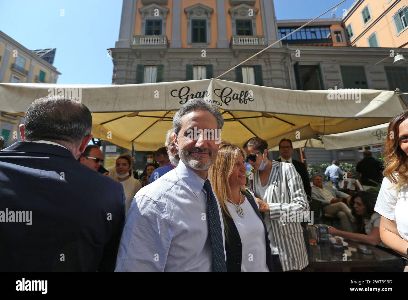 Stefano Caldoro, Kandidat des Präsidenten der Region Kampanien für die rechte Koalition, vor der Pressekonferenz in Neapel für die gewählte Region Stockfoto