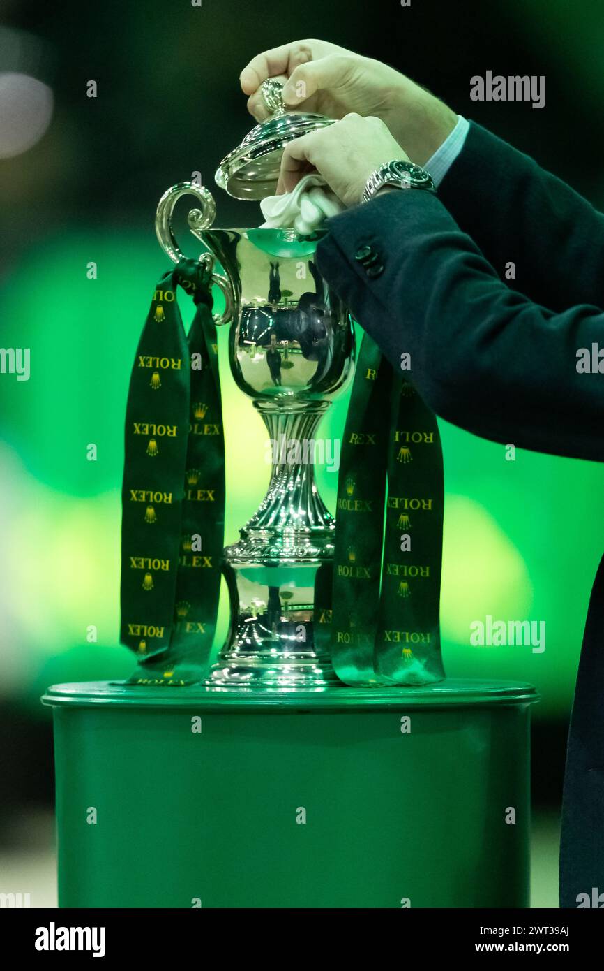 Denbosch, Niederlande - 10. März 2024. Die Rolex Grand Slam Trophy steht auf einem Podest und wartet darauf, vom Gewinner der 1,60 m langen Rolex gewonnen zu werden Stockfoto