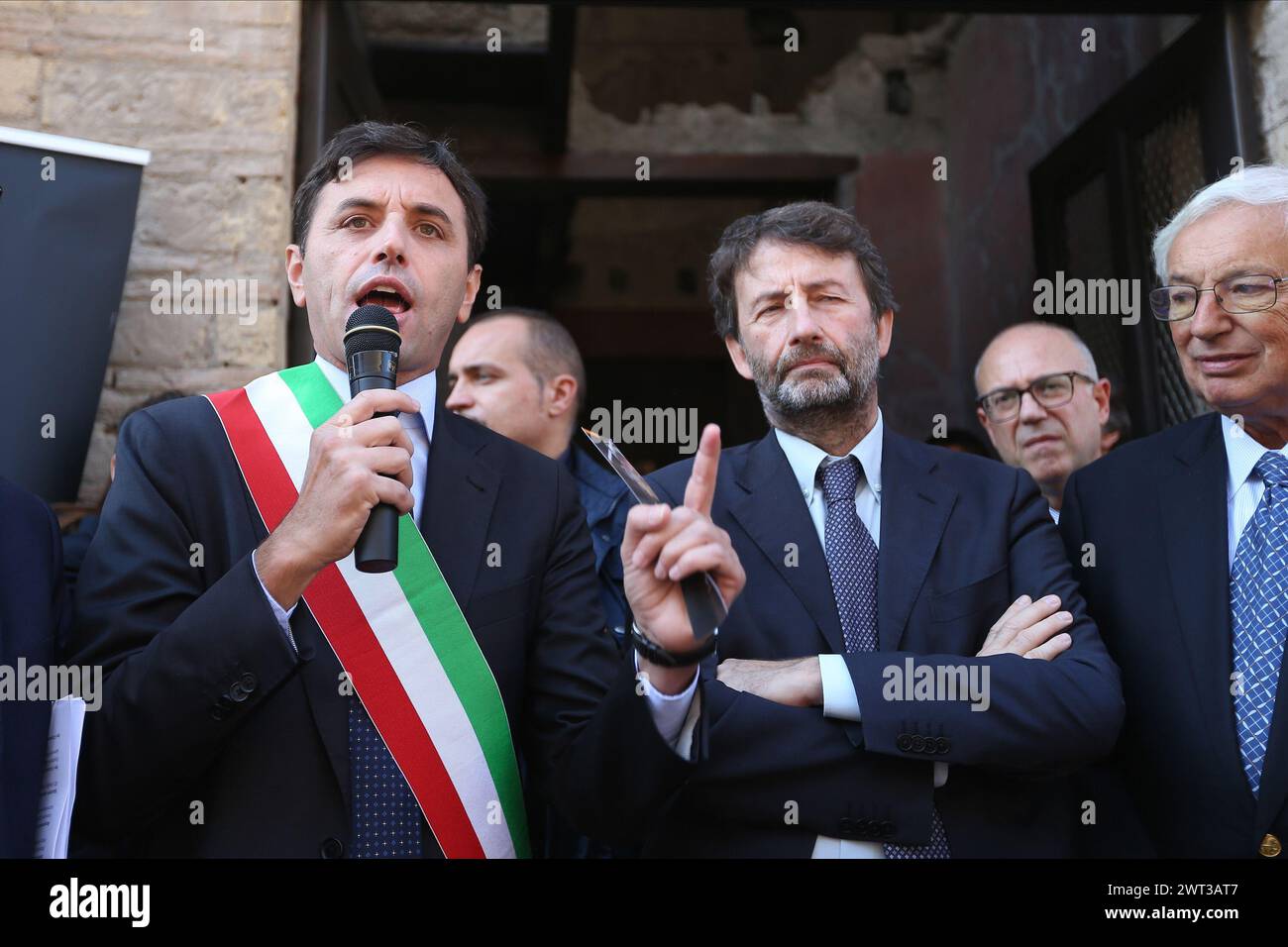 Der Bürgermeister von Ercolano, Francesco Buonajuto, und der Minister Dario Franceschini, während der Pressekonferenz vor der Eröffnung des Stockfoto