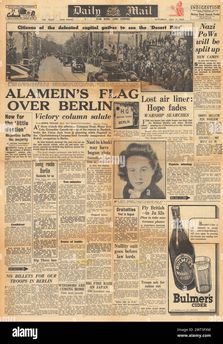 1945 Daily Mail berichtet über die Parade der britischen Truppen in Berlin und die Suche nach dem vermissten Befreier Stockfoto