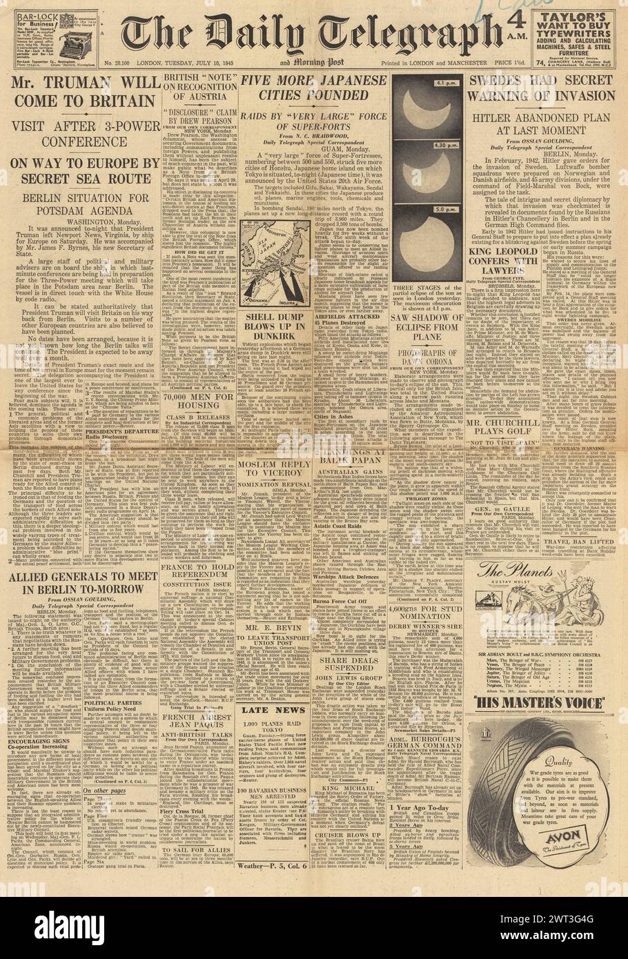 1945 die Titelseite des Daily Telegraph berichtet, dass Truman plant, Großbritannien zu besuchen, japanische Städte der US-Luftwaffe bombardieren, Pläne für eine deutsche Invasion in Schweden enthüllt und Militärgouverneure in Berlin zusammentreffen Stockfoto