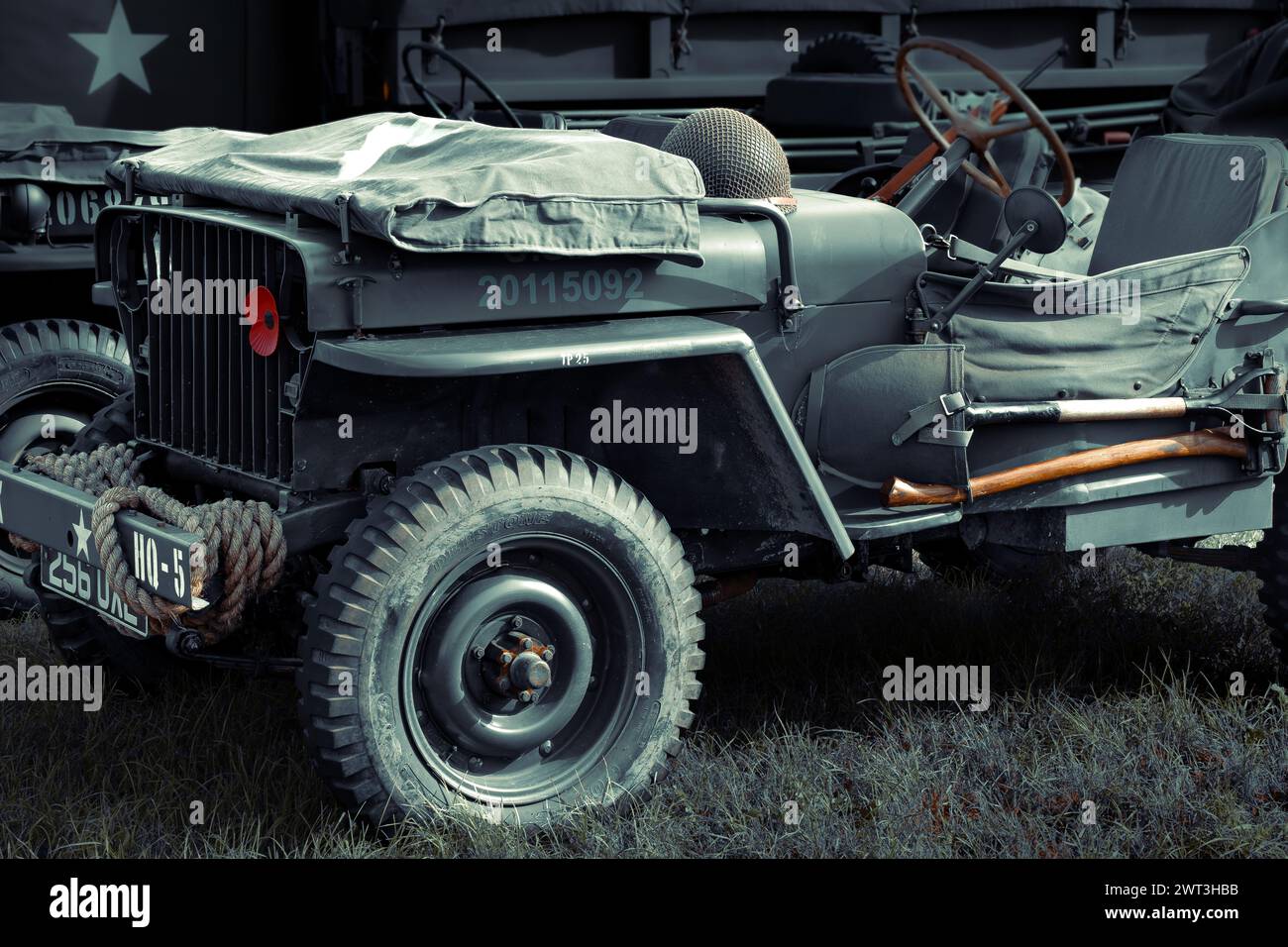 Jeep der US-Armee aus dem 2. Weltkrieg, komplett ausgestattet mit Ausrüstung Stockfoto