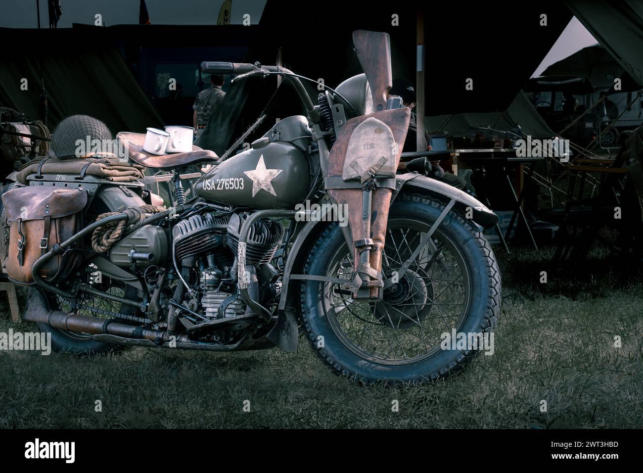 Harley Davidson Motorrad der US-Armee aus dem 2. Weltkrieg, komplett ausgestattet mit Militärausrüstung Stockfoto