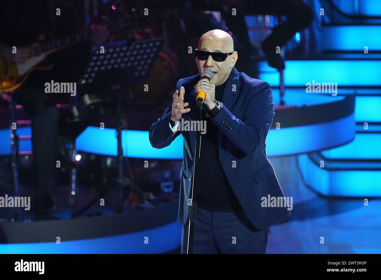 Der Sänger Giuliano Palma während der TV-Show Una Storia da Cantare im Rai-Auditorium in Neapel. Stockfoto