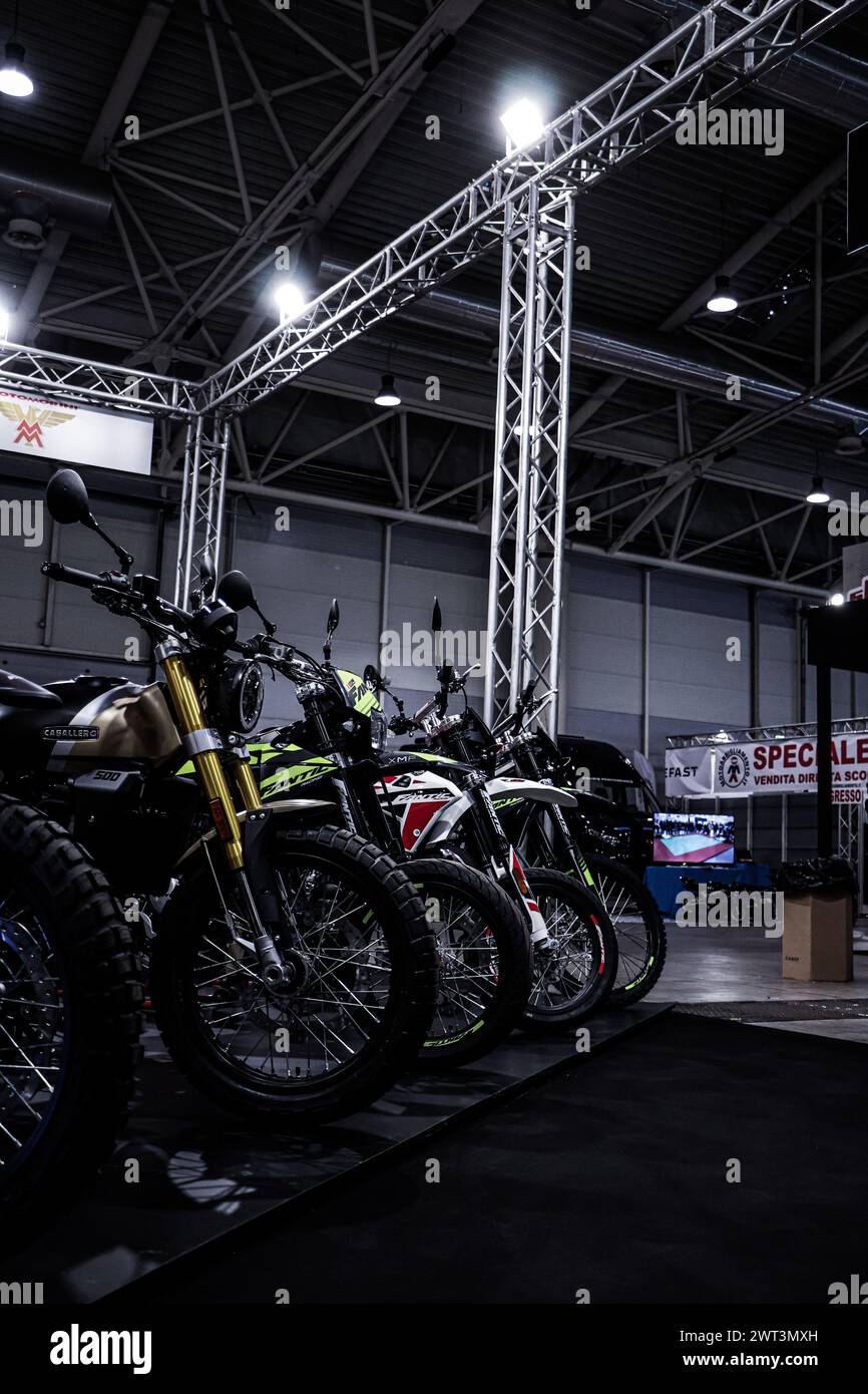 Fantic Stand neue Motorräder Stockfoto