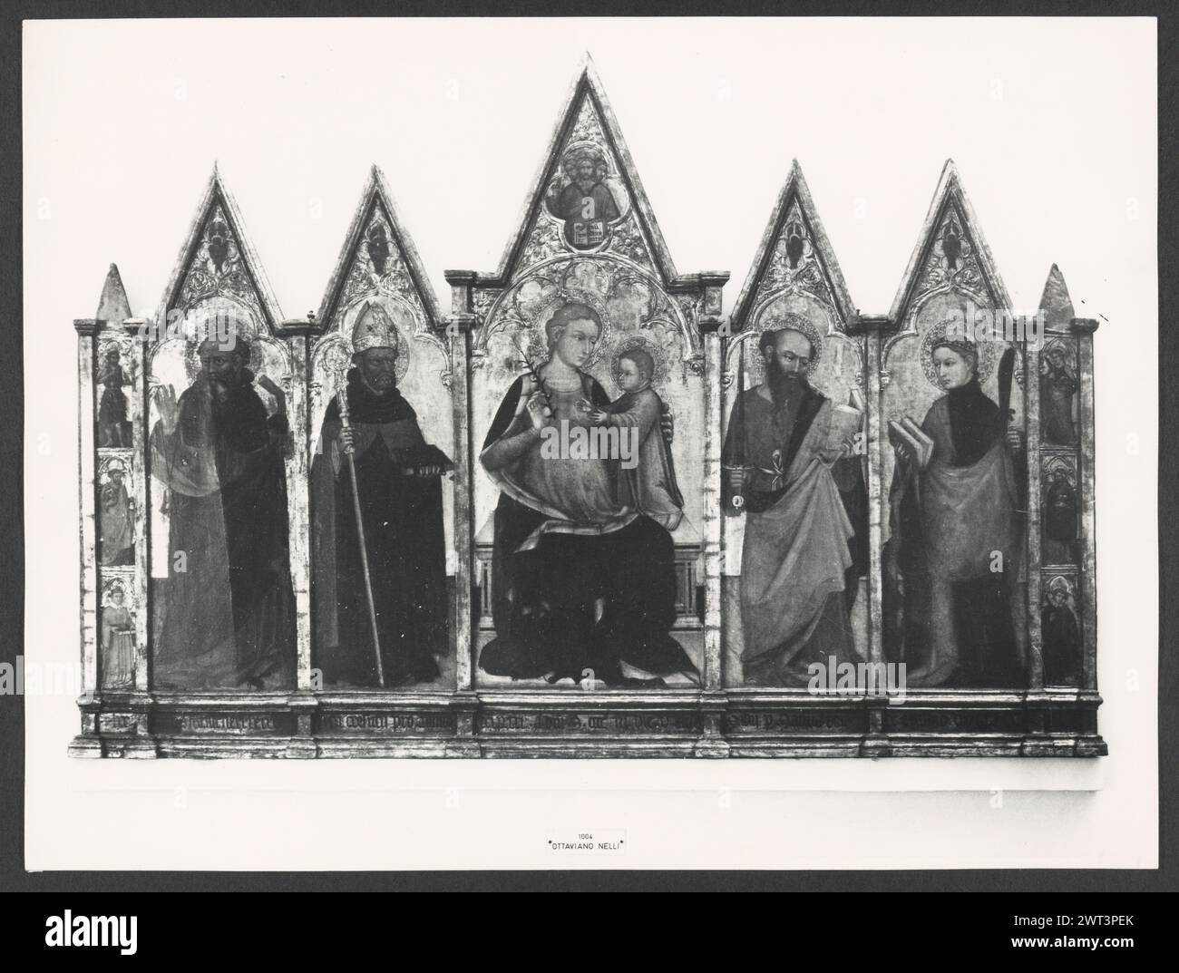 Umbria Perugia Perugia Galleria Nazionale dell'Umbria0. Hutzel, Max 1960-1990 Ansichten von umbrischer Malerei und Skulptur. Der in Deutschland geborene Fotograf und Gelehrte Max Hutzel (1911–1988) fotografierte in Italien von den frühen 1960er Jahren bis zu seinem Tod. Das Ergebnis dieses Projektes, von Hutzel als Foto Arte Minore bezeichnet, ist eine gründliche Dokumentation der kunsthistorischen Entwicklung in Italien bis zum 18. Jahrhundert, darunter Objekte der Etrusker und Römer sowie frühmittelalterliche, romanische, gotische, Renaissance- und Barockdenkmäler. Die Bilder werden nach geografischer Region in Italien und dann nach Provinz geordnet Stockfoto