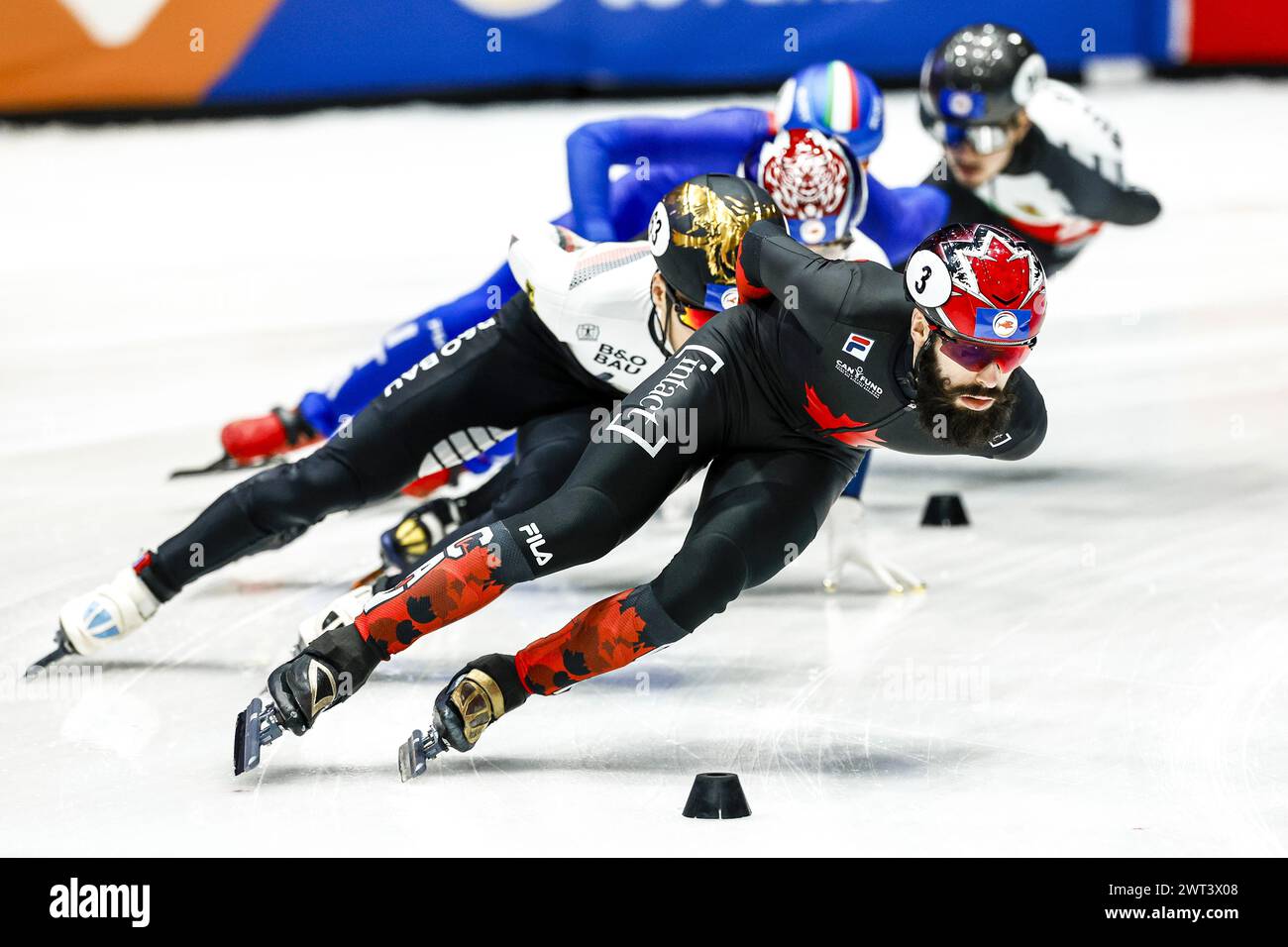 ROTTERDAM - Steven Dubois (CAN) während der 1000-Meter-Rennen der Männer bei den Kurzstreckenweltmeisterschaften in Ahoy. ANP IRIS VAN DEN BROEK Credit: ANP/Alamy Live News Stockfoto