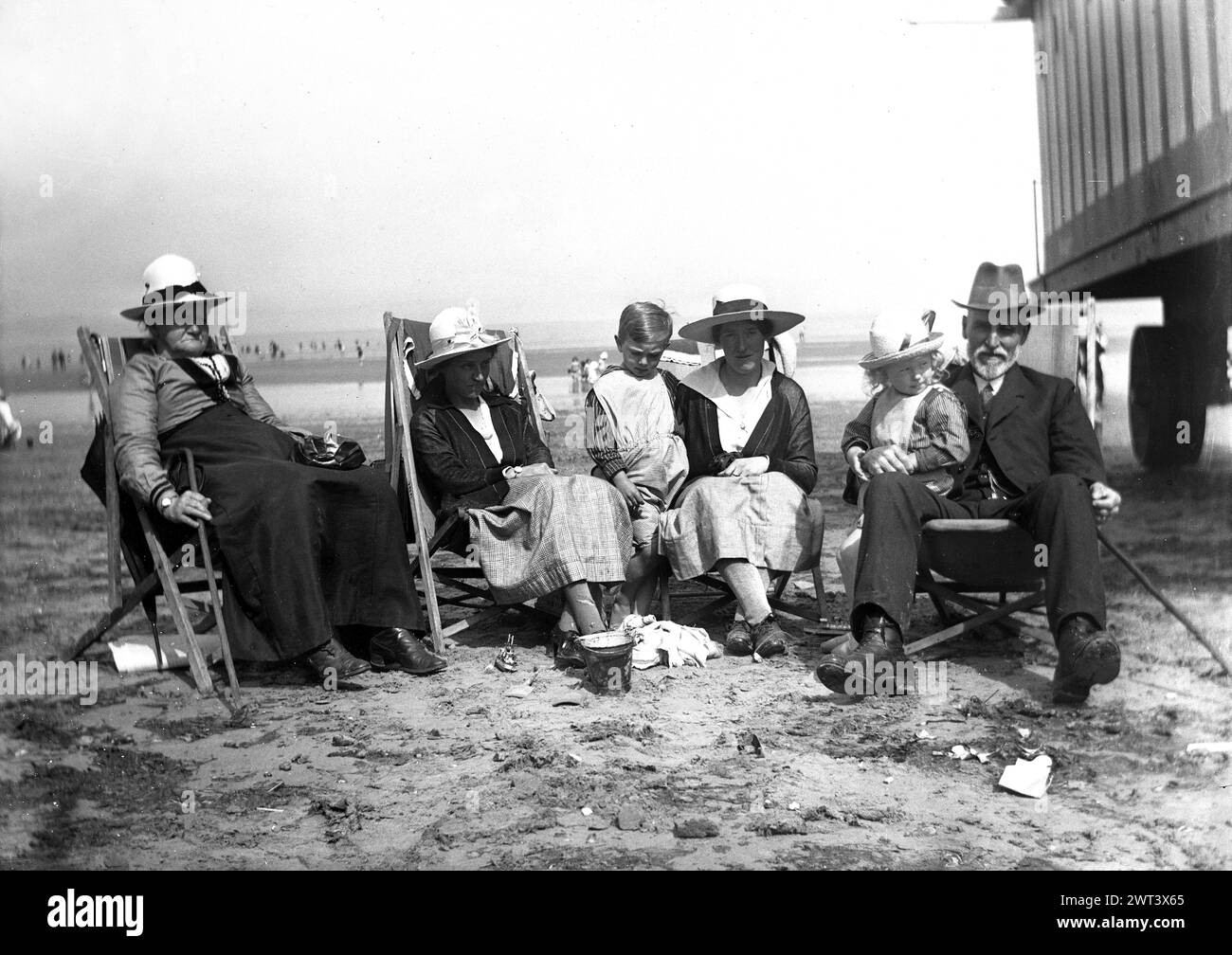 Familienurlaub am Strand in Margate, Kent im Jahr 1920 Stockfoto