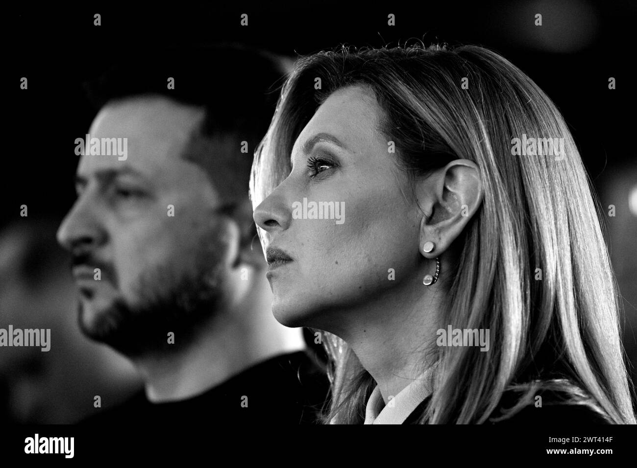 Lemberg, Ukraine - 3. März 2023. Die ukrainische First Lady Olena Zelenska (R) und der ukrainische Präsident Wolodymyr Zelenski auf der Konferenz "vereint für Gerechtigkeit" Stockfoto