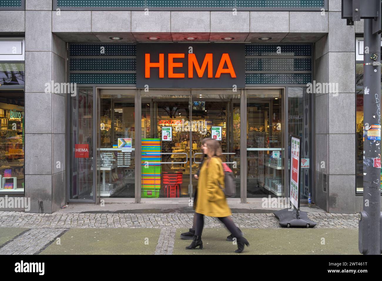 HEMA Haushaltwaren Filiale, Wilmersdorfer Straße, Charlottenburg, Berlin, Deutschland *** Hema Haushaltwaren Store, Wilmersdorfer Straße, Charlottenburg, Berlin, Deutschland Stockfoto