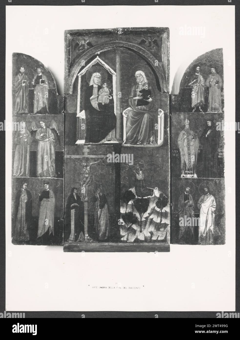 Umbria Perugia Perugia Galleria Nazionale dell'Umbria1. Hutzel, Max 1960-1990 Ansichten von umbrischer Malerei und Skulptur. Der in Deutschland geborene Fotograf und Gelehrte Max Hutzel (1911–1988) fotografierte in Italien von den frühen 1960er Jahren bis zu seinem Tod. Das Ergebnis dieses Projektes, von Hutzel als Foto Arte Minore bezeichnet, ist eine gründliche Dokumentation der kunsthistorischen Entwicklung in Italien bis zum 18. Jahrhundert, darunter Objekte der Etrusker und Römer sowie frühmittelalterliche, romanische, gotische, Renaissance- und Barockdenkmäler. Die Bilder werden nach geografischer Region in Italien und dann nach Provinz geordnet Stockfoto
