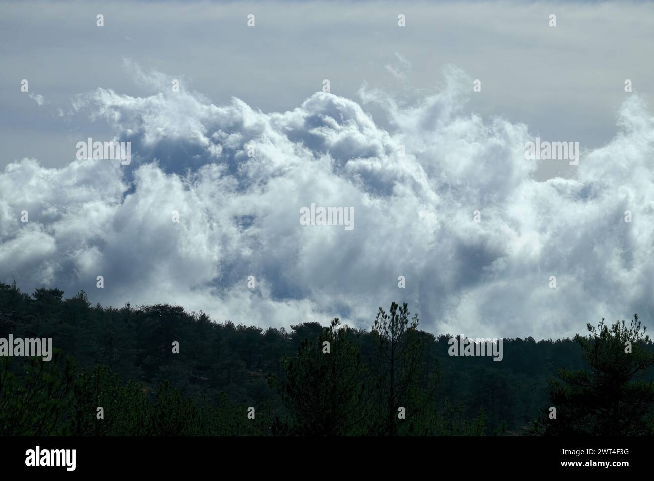 Wolken am Himmel des Ätna-Parks, Sizilien, Italien Stockfoto