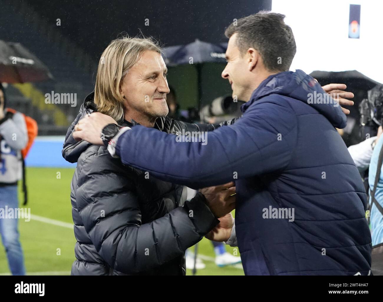 Empoli, Italien. März 2024. Foto Marco Bucco/LaPresse 15 Marzo 2024 - Empoli (FI), Italia Sport, Calcio Empoli vs Bologna - Campionato italiano di calcio Serie A TIM 2023/2024 - Stadio Castellani Empoli (FI). Nella Foto: gli allenatori Davide Nicola e Thiago Motta Foto Marco Bucco/LaPresse 15. März 2024 - Empoli (FI), Italien Sport, Fußball Empoli vs Bologna - italienische Fußballmeisterschaft Serie A 2023/2024 - Castellani Stadium Empoli (FI). Auf dem Foto: Trainer Davide Nicola und Thiago Motta Credit: LaPresse/Alamy Live News Stockfoto