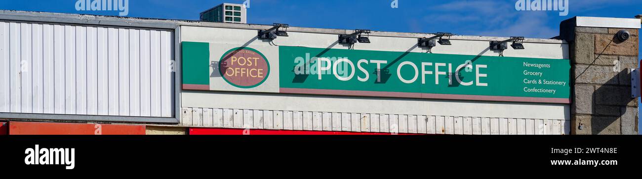 London, England, Großbritannien, 2. März 2024, Royal Mail Post Office und Beschilderung auf der Hauptstraße Stockfoto