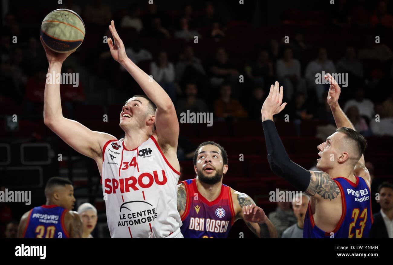 Charleroi, Belgien. März 2024. Spirou's Bine Prepelic kämpft um den Ball während eines Basketballspiels zwischen dem belgischen Verein Spirou Charleroi und den Holländischen Heroes den Bosch, Freitag, den 15. März 2024 in Charleroi, am 3. Tag in der Elite Gold, Cross-Boarder-Phase der Basketballmeisterschaft der belgischen und niederländischen 1. Liga. BELGA PHOTO VIRGINIE LEFOUR Credit: Belga News Agency/Alamy Live News Stockfoto