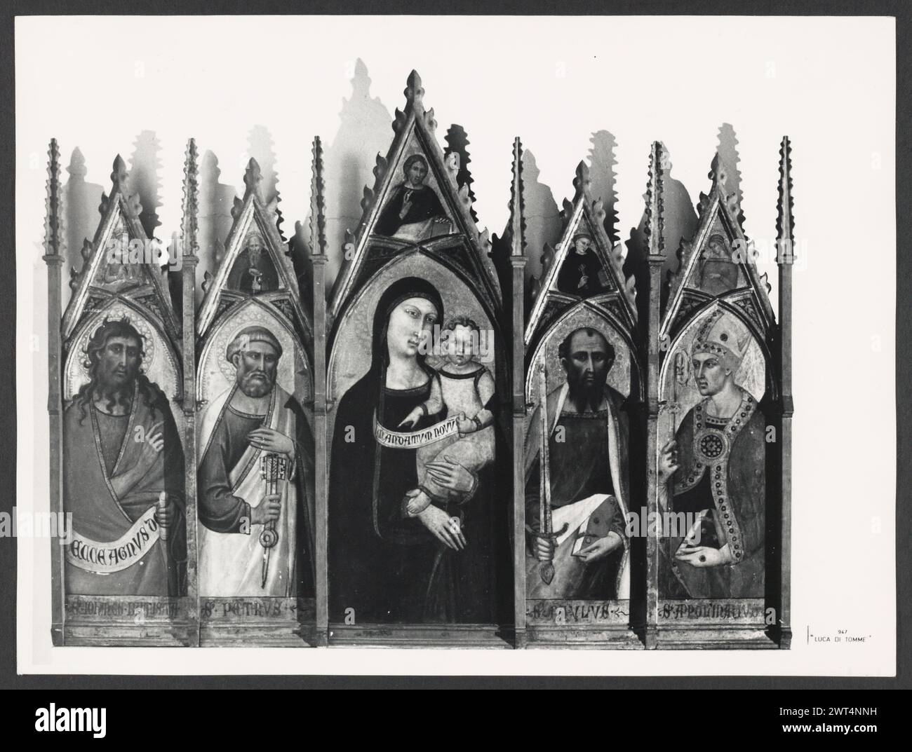 Umbria Perugia Perugia Galleria Nazionale dell'Umbria5. Hutzel, Max 1960-1990 Ansichten von umbrischer Malerei und Skulptur. Der in Deutschland geborene Fotograf und Gelehrte Max Hutzel (1911–1988) fotografierte in Italien von den frühen 1960er Jahren bis zu seinem Tod. Das Ergebnis dieses Projektes, von Hutzel als Foto Arte Minore bezeichnet, ist eine gründliche Dokumentation der kunsthistorischen Entwicklung in Italien bis zum 18. Jahrhundert, darunter Objekte der Etrusker und Römer sowie frühmittelalterliche, romanische, gotische, Renaissance- und Barockdenkmäler. Die Bilder werden nach geografischer Region in Italien und dann nach Provinz geordnet Stockfoto