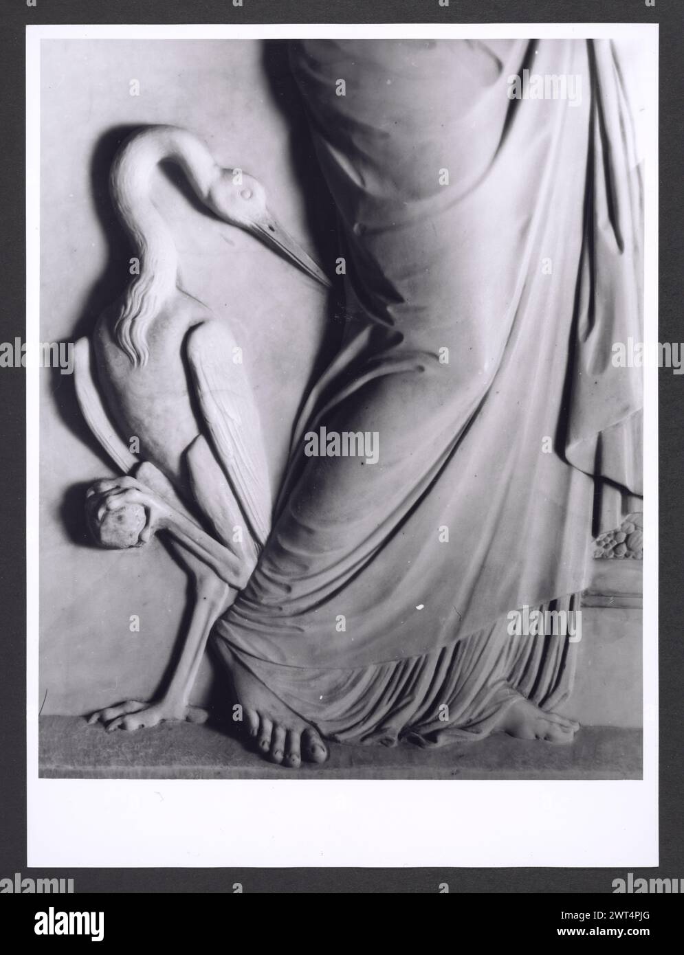 Latium Roma Grottaferrata S. Maria9. Hutzel, Max 1960-1990 Mittelalter: Taufurne (10.-11. Jahrhundert); Architektur, Architekturskulptur (11. Jahrhundert und später). Postmittelalterliche: Architektur, architektonische Skulpturen, Fresken, Mosaike, Pflaster Antiquities: Fragmente von Friesen und Inschriften Objekt Notes: Enthält: Cappella S. Nilo. Es gibt zwei Serien von Abzügen und Negativen und einige Abzüge sind bei dem in Mittelalter geborenen Fotografen und Gelehrten Max Hutzel (1911–1988) abgelegt, der in Italien von den frühen 1960er Jahren bis zu seinem Tod fotografiert wurde. Das Ergebnis dieses Projekts, von Hutzel als Foto bezeichnet Stockfoto