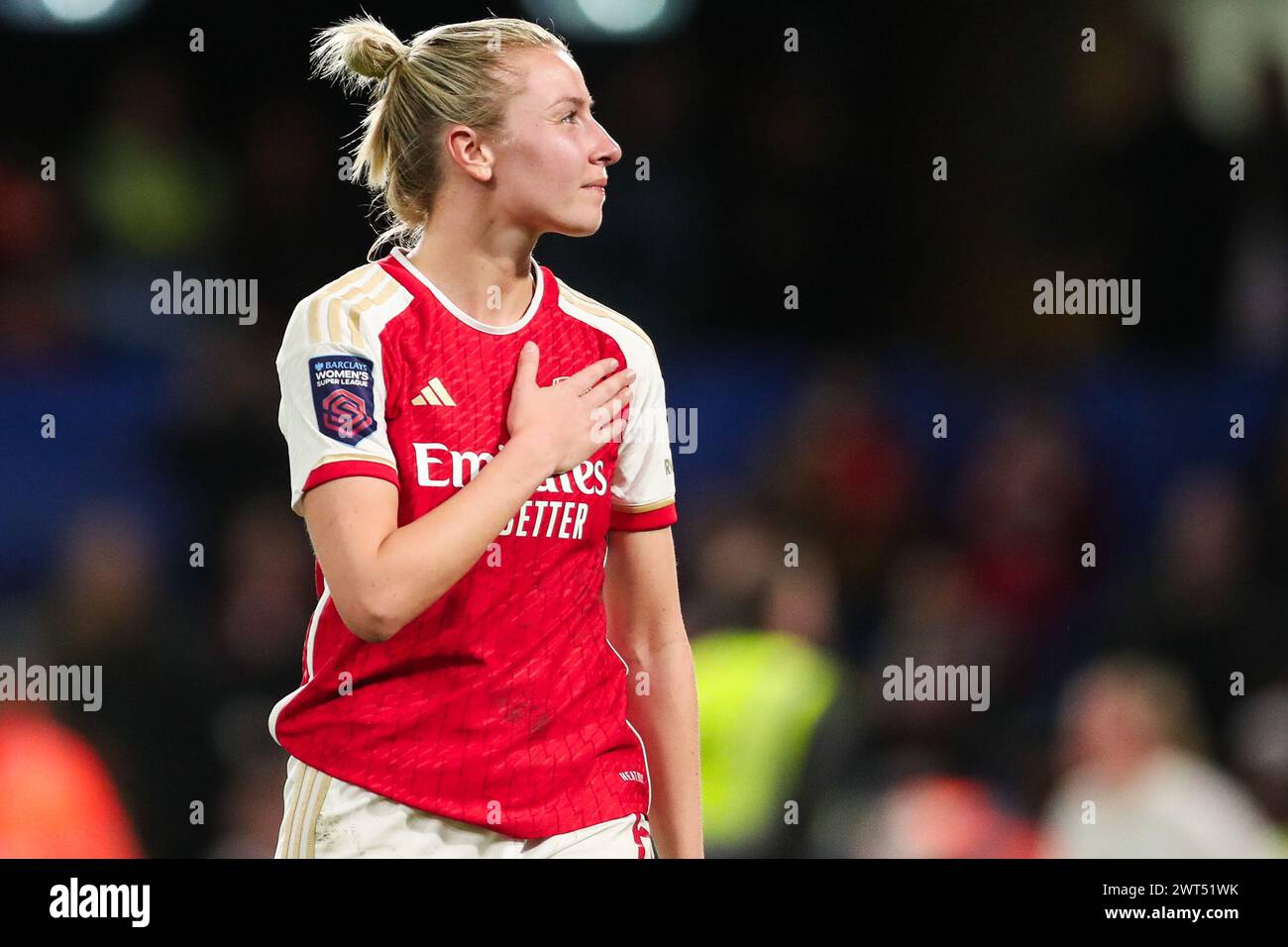 London, Großbritannien. März 2024. Leah Williamson von Arsenal nach dem letzten Pfiff während des Spiels Chelsea FC Women gegen Arsenal Women's Super League in Stamford Bridge, London, England, Großbritannien am 15. März 2024 Credit: Every Second Media/Alamy Live News Stockfoto