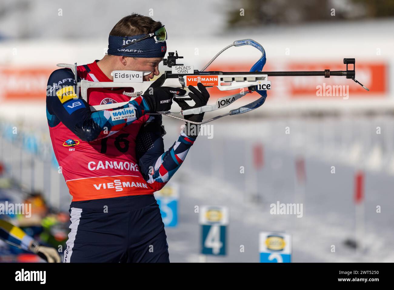 Canmore, Alberta, Kanada. März 2024. Tarjei Boe aus Norwegen in Aktion während des 10 km-Sprintwettbewerbs der Herren, des BMW IBU World Cup Biathlon 2024 Canmore. Quelle: Jozef Karoly/Alamy Live News. Stockfoto