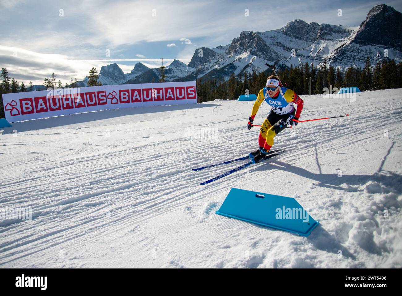 Canmore, Alberta, Kanada. März 2024. Thierry langer aus Belgien in Aktion beim 10-km-Sprintkampf der Herren beim BMW IBU World Cup Biathlon 2024 Canmore. Quelle: Jozef Karoly/Alamy Live News. Stockfoto