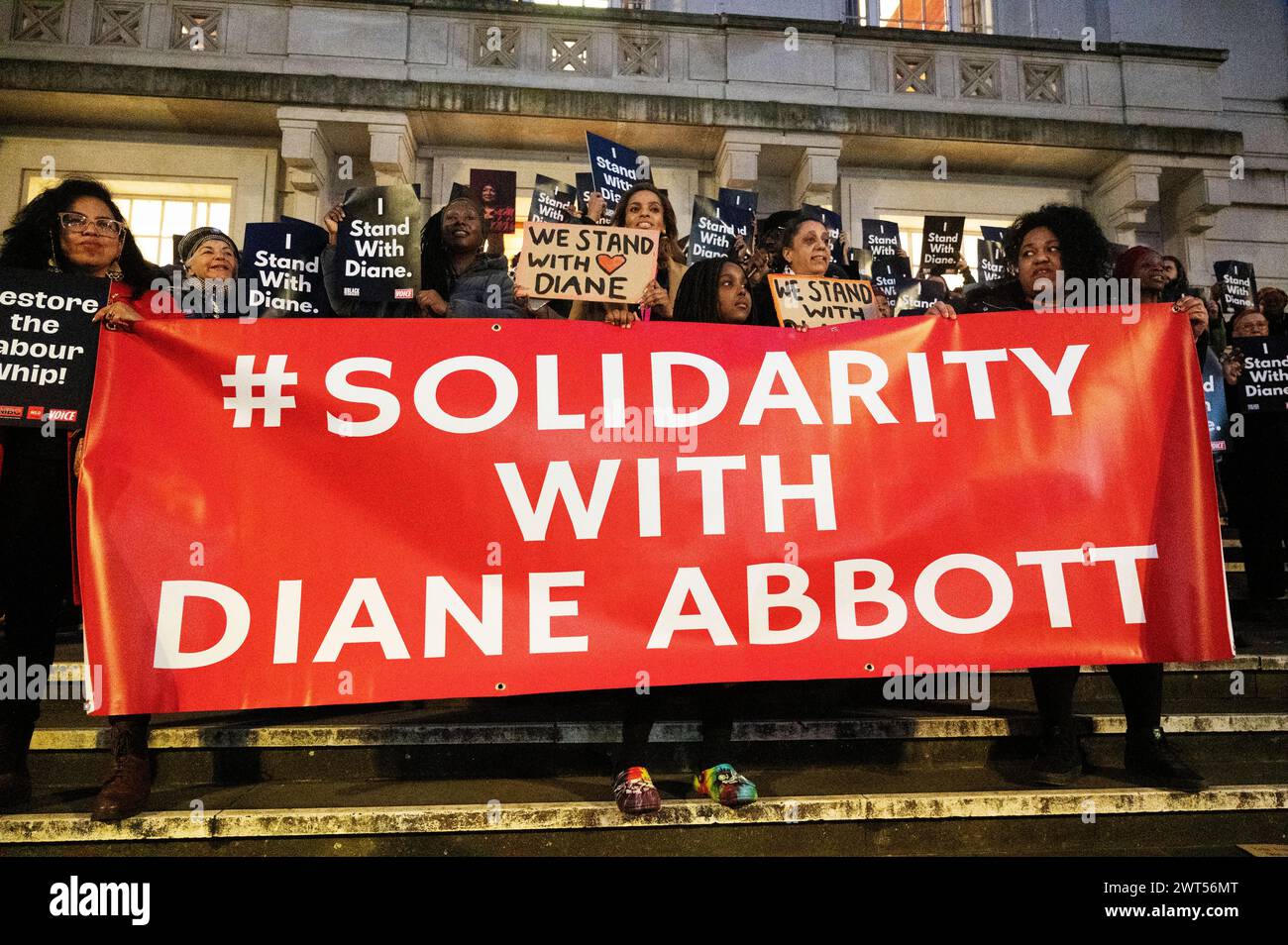 Am 15. März, Tage nach dem Konservat, nahm eine große Gruppe von Anhängern des Abgeordneten Diane Abbott für Hackney North an einer Kundgebung vor dem Rathaus von Hackney Teil Stockfoto