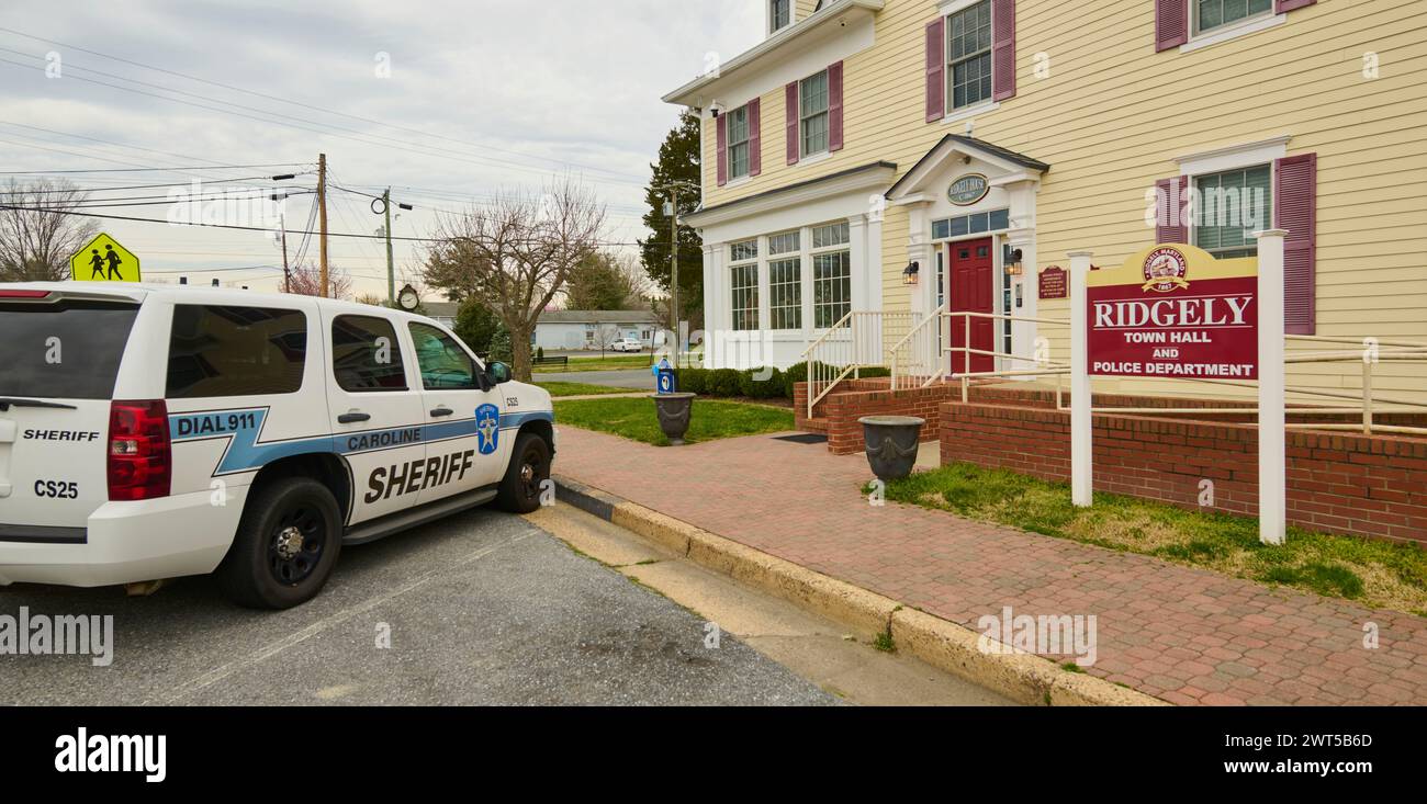 Ridgley, Maryland, USA. März 2024. Ein Caroline County, Maryland Sheriff-Kreuzer, stationiert bei der Polizei in der kleinen Stadt Ridgley, nachdem Ridgleys gesamte Polizei suspendiert wurde, bis die staatlichen Beamten eine Untersuchung durchführten. (Kreditbild: © Dominic Gwinn/ZUMA Press Wire) NUR REDAKTIONELLE VERWENDUNG! Nicht für kommerzielle ZWECKE! Stockfoto