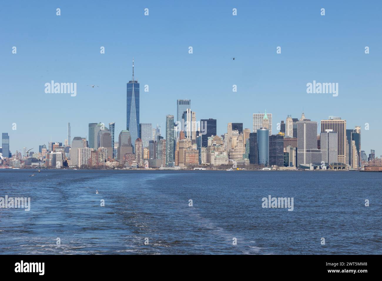 Skyline von Lower Manhattan von der Staten Island Ferry aus gesehen Stockfoto
