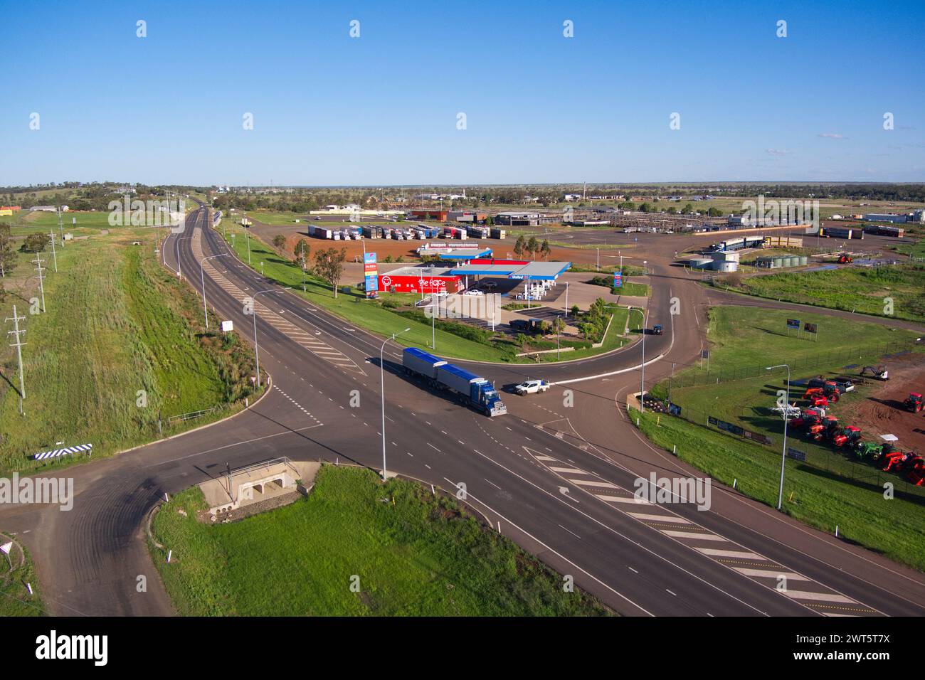 Luftlinie der United Petroleum Service Station auf dem Warrego Highway Roma Queensland Australia Stockfoto