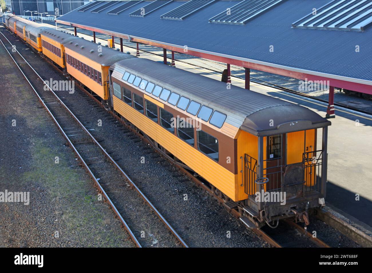 Eine alte Stätte mit Zug in Dunedin Neuseeland Stockfoto