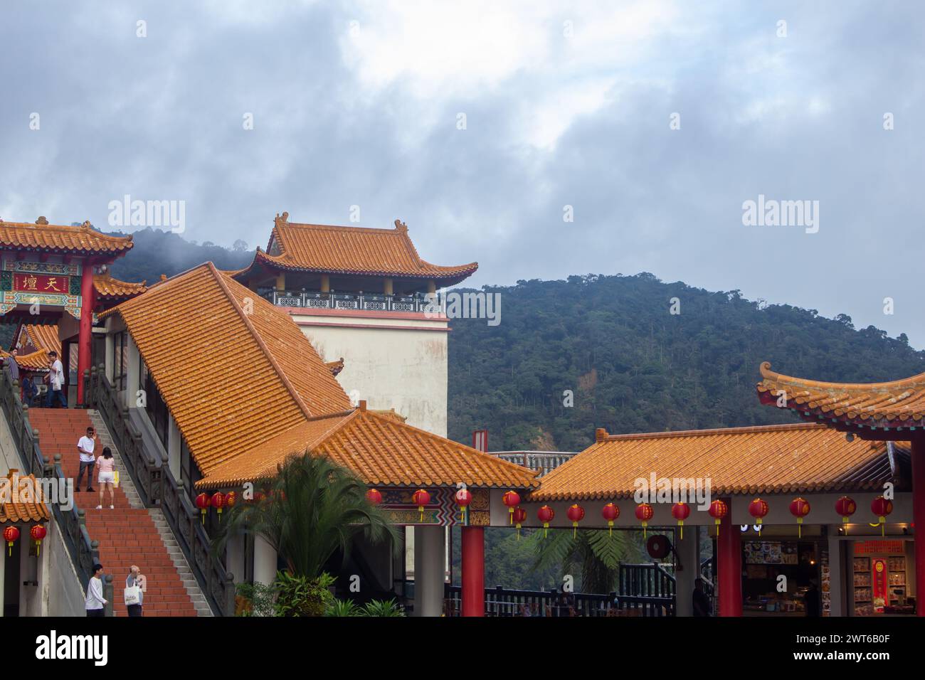Genting Highlands, Pahang, Malaysia - 1. November 2023: Der Komplex des Chin Swee Caves Tempels in Genting Highlands, Pahang, Malaysia. Stockfoto