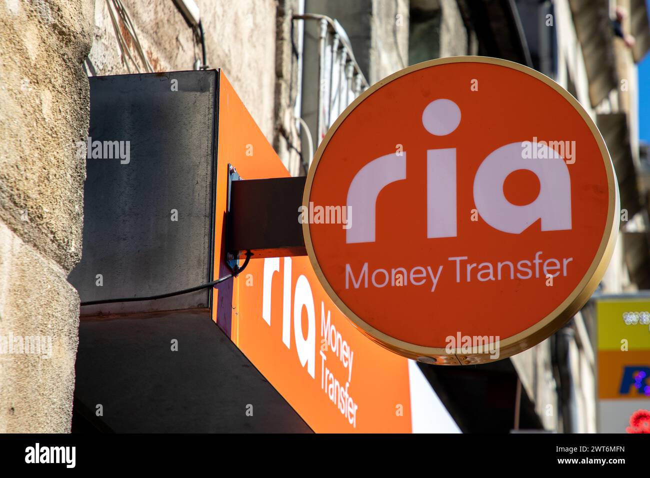 Bordeaux , Frankreich - 03 12 2024 : ria Money Transfer Schild Logo und Text Marke Geschäft Fassadenkette Fenster Tür Geldtransfers Agentur Service Shop Stockfoto