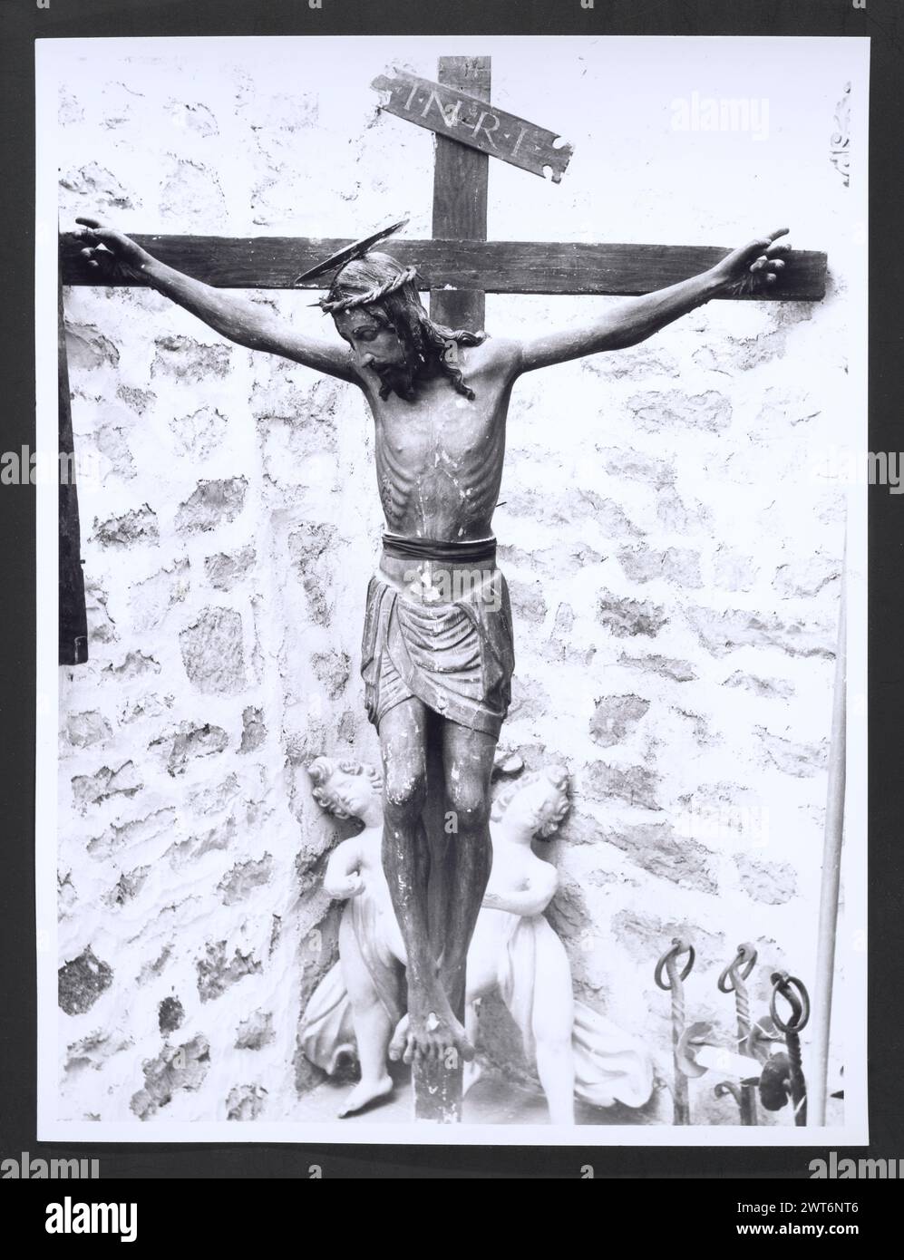 Marches Macerata Visso Museo-Pinakoteca5. Hutzel, Max 1960-1990 Gemälde und Skulpturen aus dem 14. Bis 16. Jahrhundert. Diese Werke wurden ursprünglich für die Kirche S. Maria ausgeführt. Verwaltungsorgan: S. Maria Eigentümer: Museo-Pinacoteca Gegenstand: Hutzel hat diese Fotos 1984 gedreht. Das Museo-Pinacoteca befindet sich in der ehemaligen Kirche S. Agostino. Blätter für die Drucke der mittelalterlichen Kernsammlung wurden versehentlich verlegt, so dass die Original-Hutzel-Nummern für diese Drucke sowie die sichere Identifizierung verloren gingen. Forscher, die in Visso suchen, sollten beide Museo-Pinacotec überprüfen Stockfoto