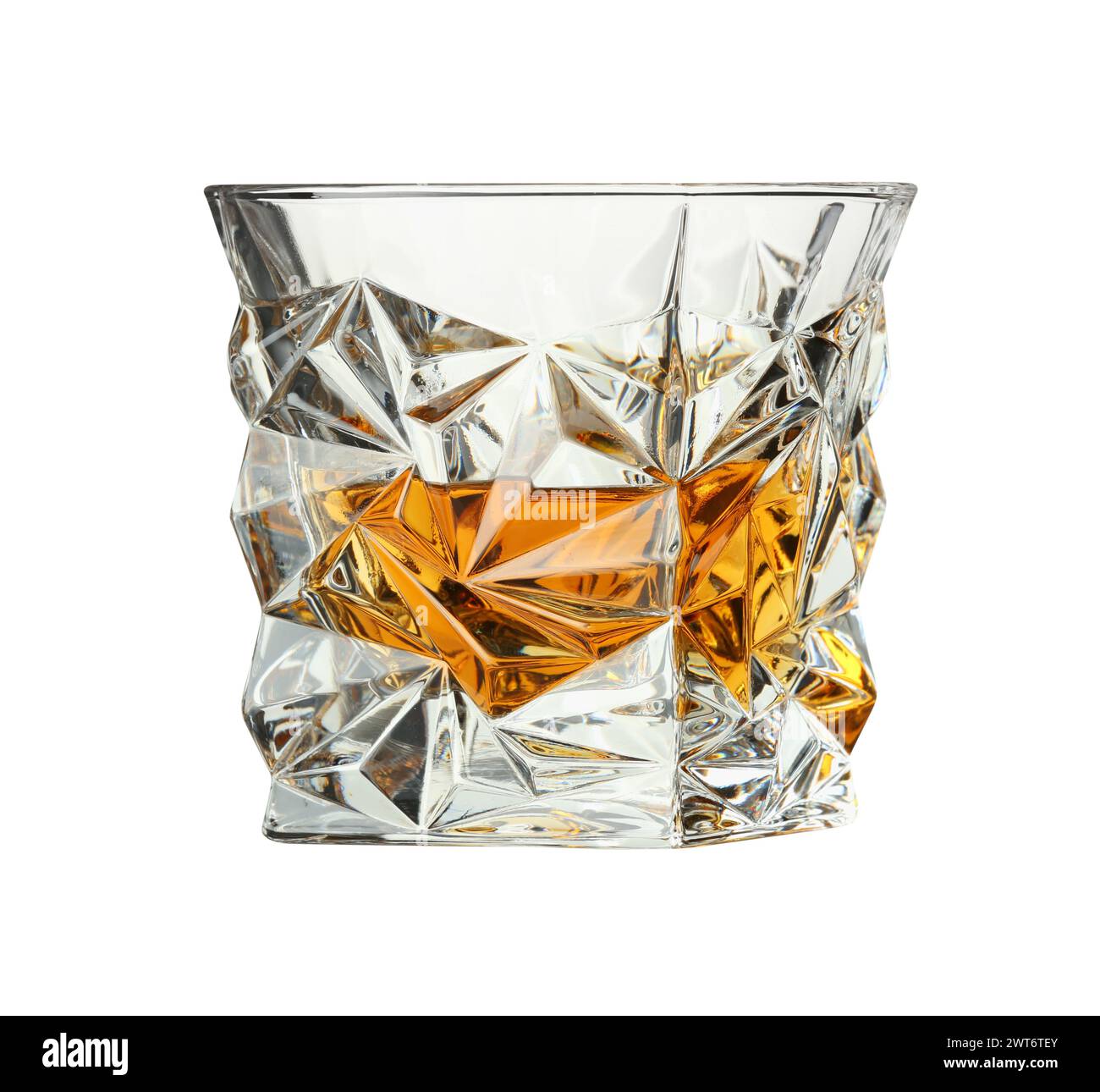Whiskey in Glas isoliert auf weiß. Alkoholisches Getränk Stockfoto
