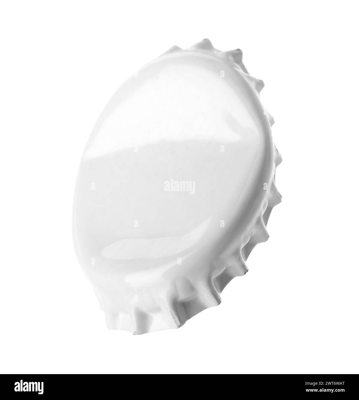 Ein leerer Verschluss aus der Bierflasche isoliert auf weiß Stockfoto