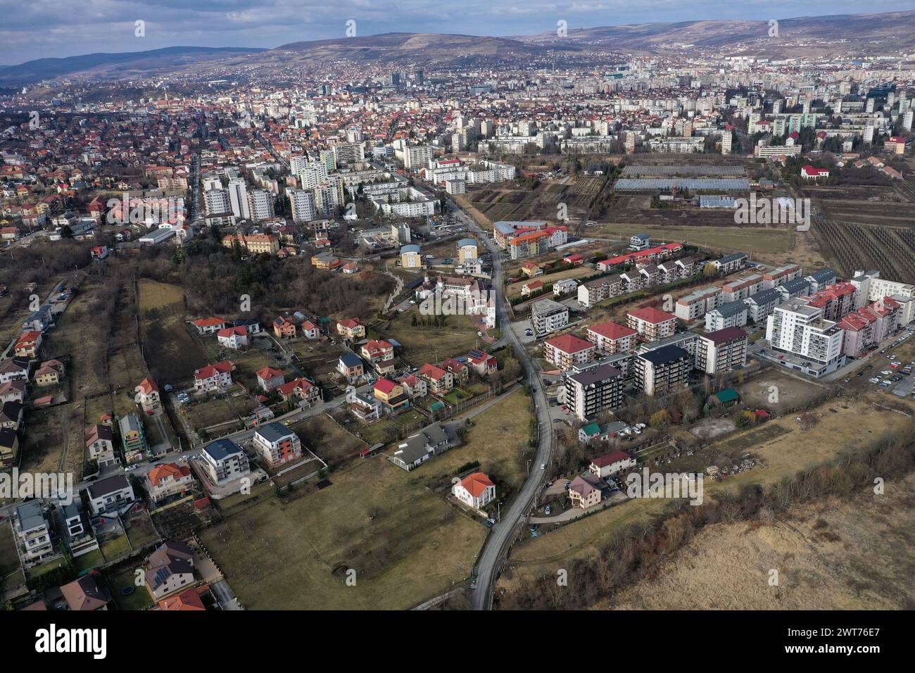 Luftaufnahme der Drohne auf Cluj Napoca Vorstadtteil der Stadt, Rumänien, Europa Stockfoto