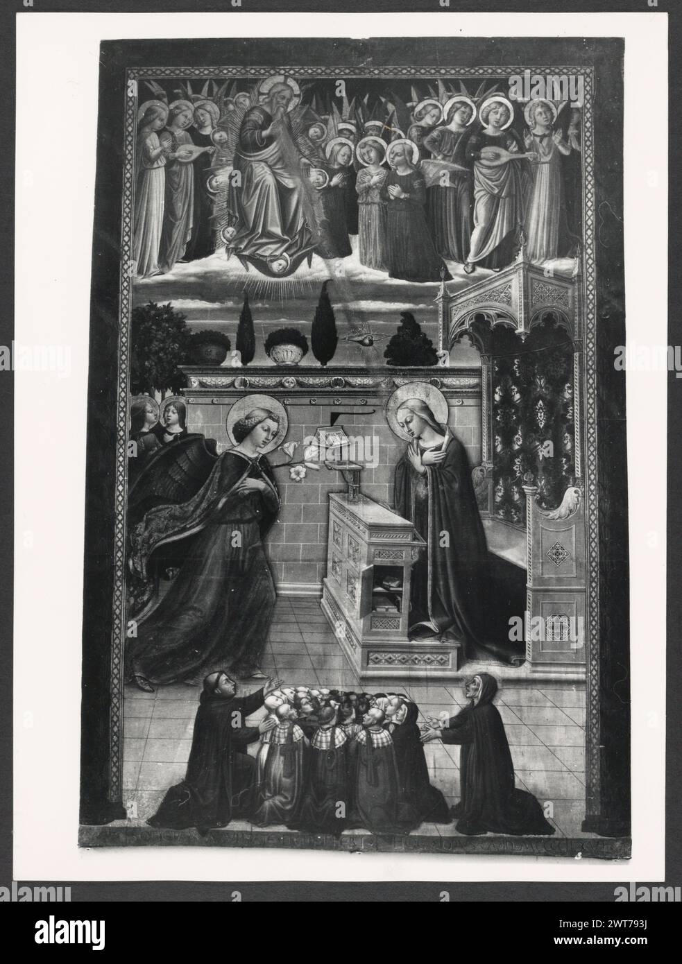 Umbria Perugia Perugia Galleria Nazionale dell'Umbria4. Hutzel, Max 1960-1990 Ansichten von umbrischer Malerei und Skulptur. Der in Deutschland geborene Fotograf und Gelehrte Max Hutzel (1911–1988) fotografierte in Italien von den frühen 1960er Jahren bis zu seinem Tod. Das Ergebnis dieses Projektes, von Hutzel als Foto Arte Minore bezeichnet, ist eine gründliche Dokumentation der kunsthistorischen Entwicklung in Italien bis zum 18. Jahrhundert, darunter Objekte der Etrusker und Römer sowie frühmittelalterliche, romanische, gotische, Renaissance- und Barockdenkmäler. Die Bilder werden nach geografischer Region in Italien und dann nach Provinz geordnet Stockfoto