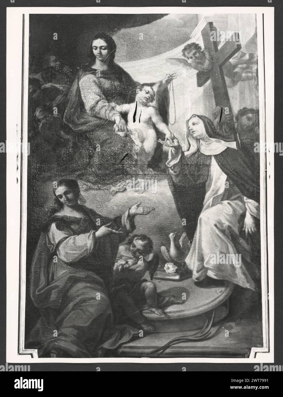 Lazio Rieti Rieti S. Agnese. Hutzel, Max 1960-1990 postmittelalterliche Architektur, Skulptur, Malerei. Diese Kirche wurde in der ersten Hälfte des 16. Jahrhunderts erbaut und 1748 umgebaut. Aus dieser Zeit stammen auch die Deckenfresken und zwei Gemälde, die Madonna des Rosenkranzes und S. Agnese e la Beata Colomba von Emanuele Alfani. Der in Deutschland geborene Fotograf und Gelehrte Max Hutzel (1911–1988) fotografierte in Italien von den frühen 1960er Jahren bis zu seinem Tod. Das Ergebnis dieses Projekts, von Hutzel als Foto Arte Minore bezeichnet, ist eine gründliche Dokumentation der kunsthistorischen Entwicklung in Italien bis hin zum Stockfoto