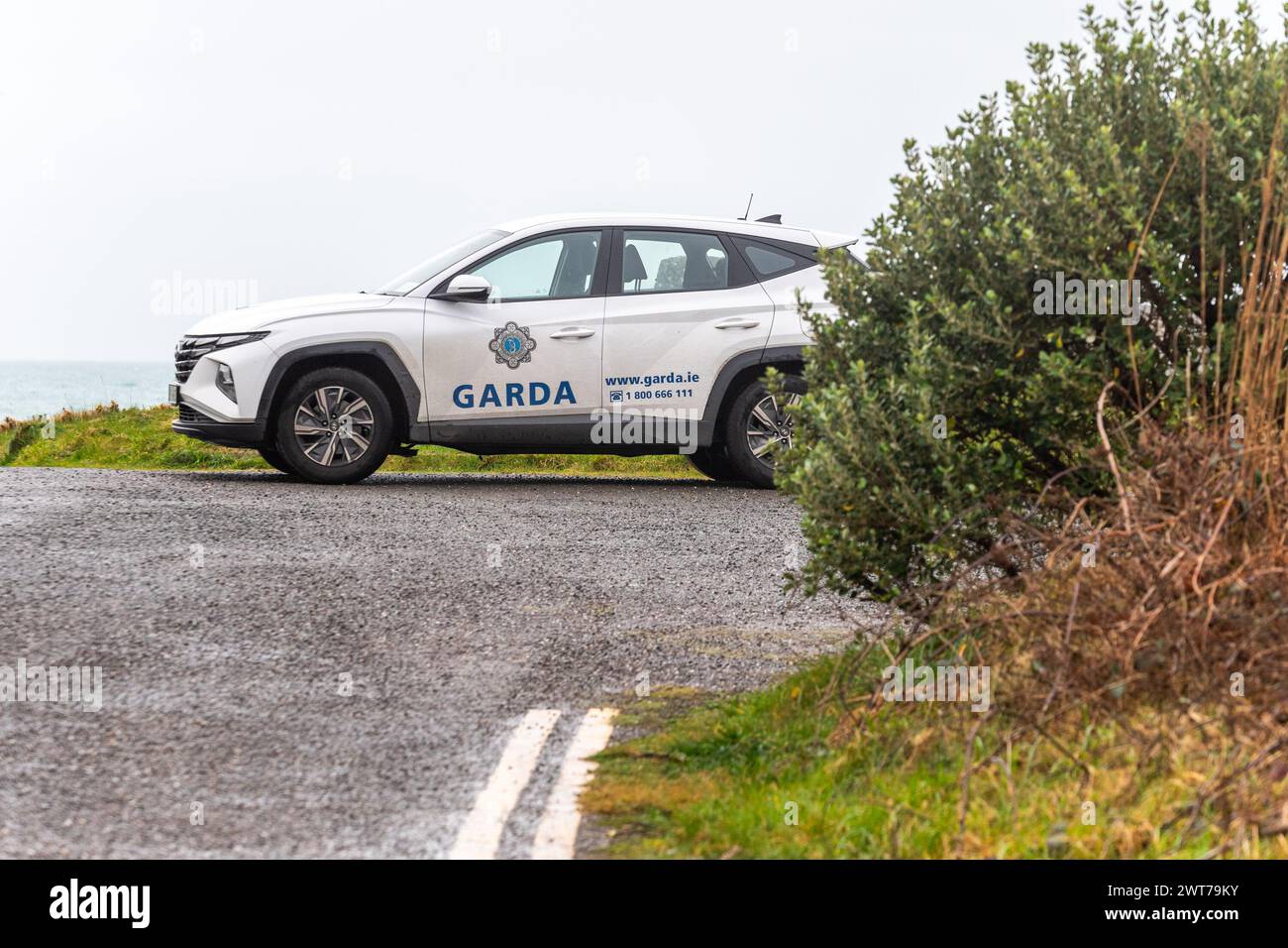 Garda Car in Tragumna, West Cork, Irland, als Teil einer Garda-Drogenoperation. Stockfoto