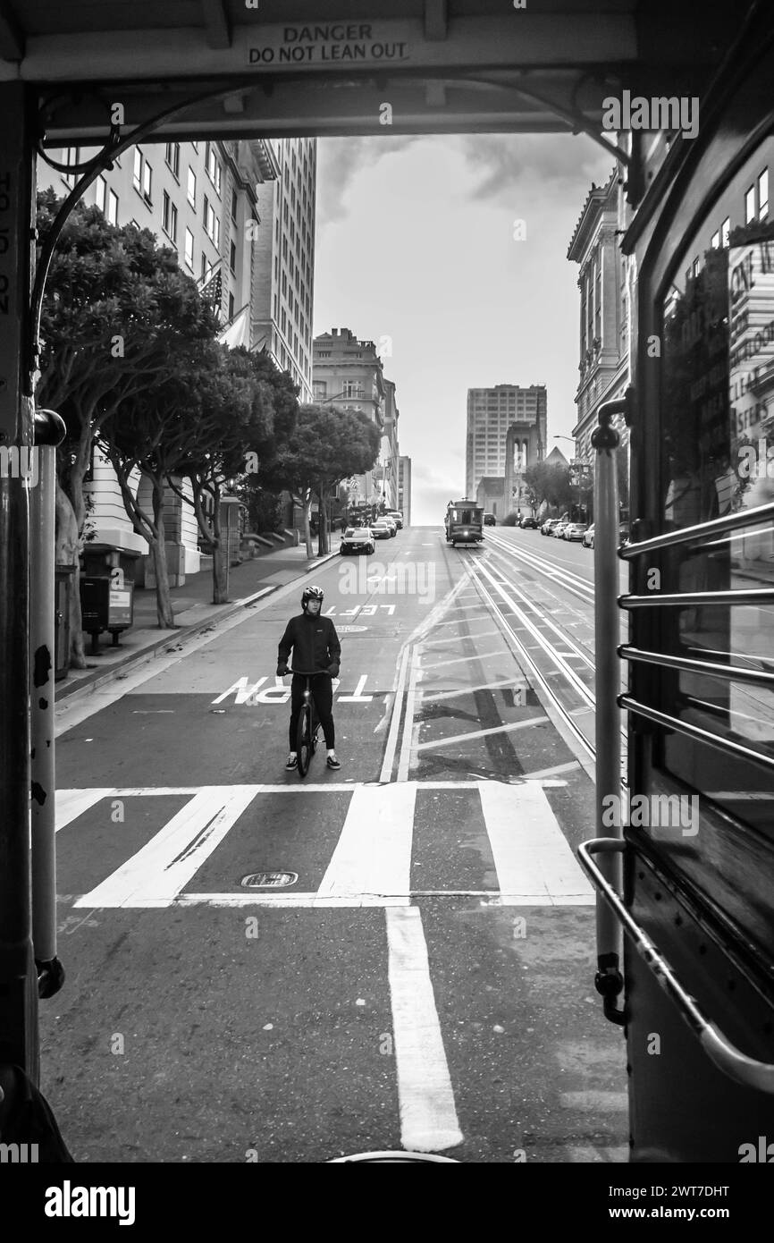 SAN FRANCISCO, KALIFORNIEN, USA - 31. Oktober 2022: Fahrt mit einer Seilbahn in San Francisco Stockfoto