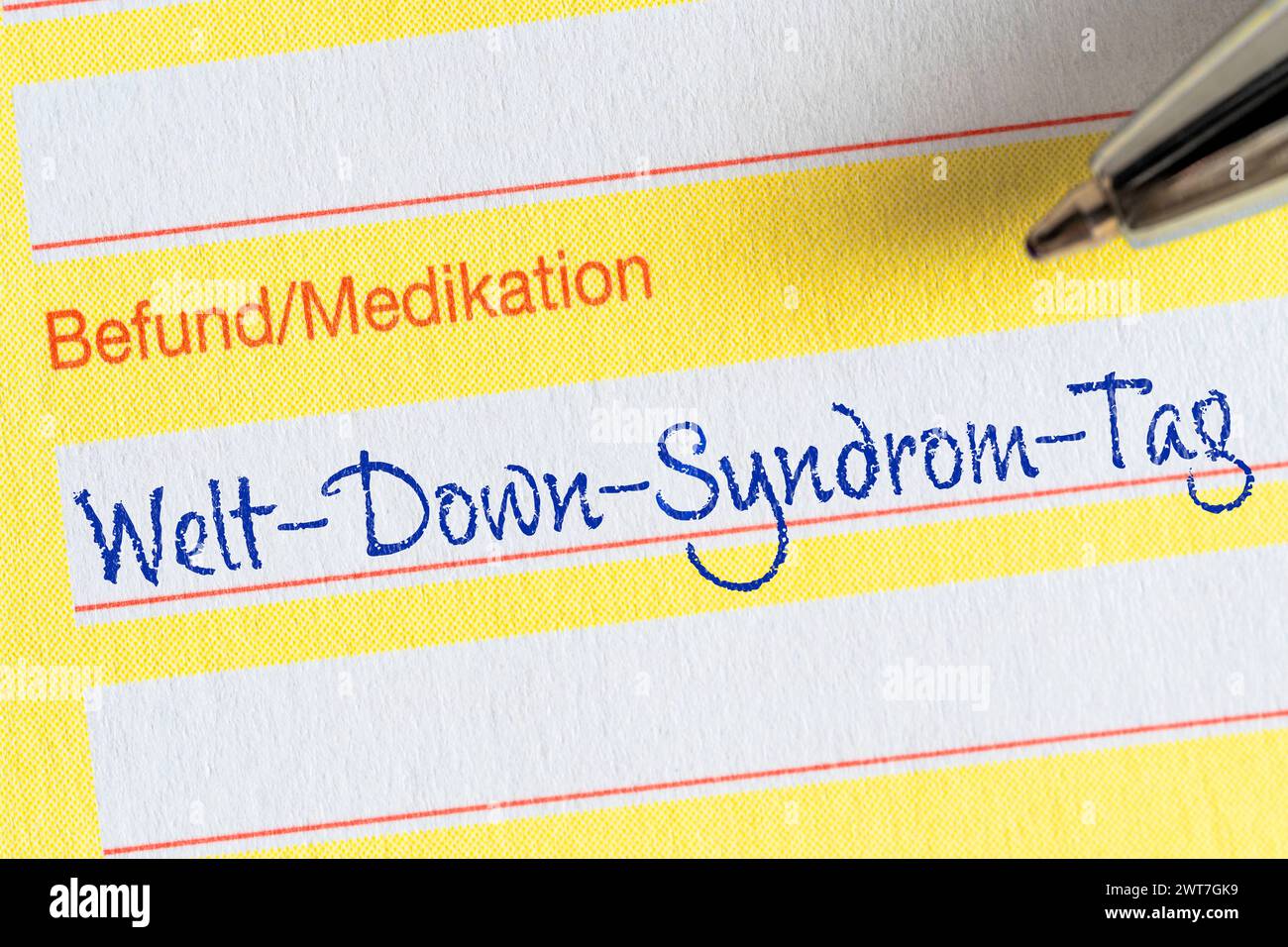 16. März 2024: Befundbericht mit Inschrift: World Down Syndrome Day. FOTOMONTAGE *** Befundbericht mit Aufschrift: Welt-Down-Syndrom-Tag. FOTOMONTAGE Stockfoto