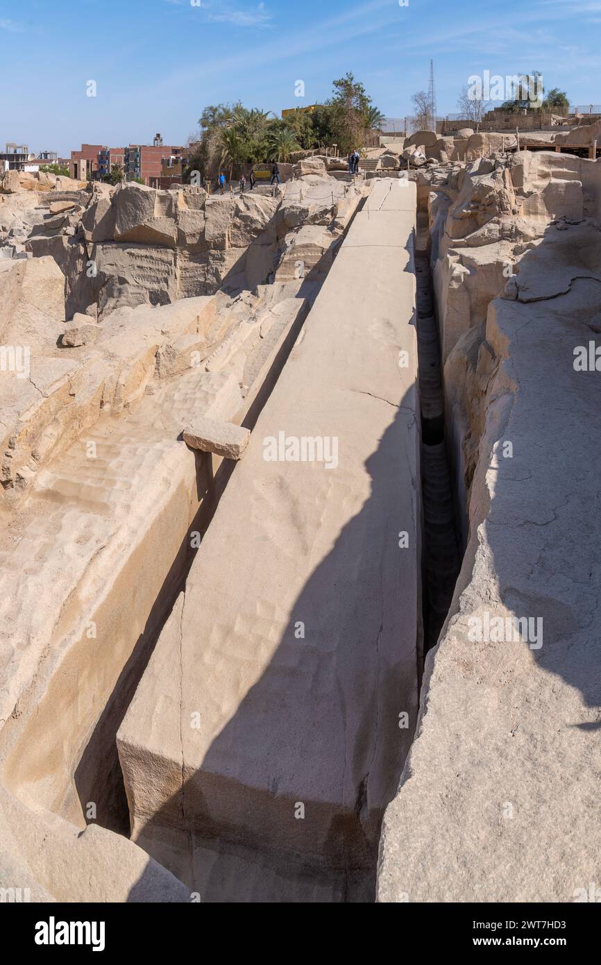 Unvollendeter Obelisk, Assuan, Ägypten – bestellt von Königin Hatschepsut (1508–1458 v. Chr.). Wenn sie fertig wäre, hätte sie etwa 41,75 Meter betragen Stockfoto