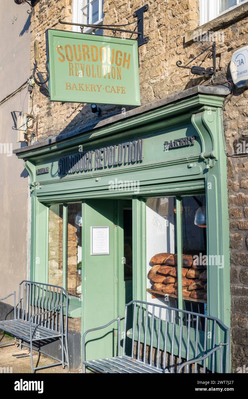 Sauerteig Revolution Bäckerei und Café. Leclade on Thames, Gloucestershire, England Stockfoto