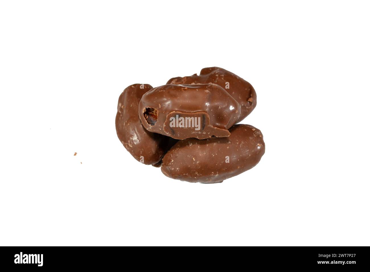 Mit Schokolade überzogene Datteln sind die besten Snacks, Leckereien oder Desserts, leckere saudische Datteln mit brauner Schokoladenschicht, Datteln, die normalerweise im RAM verbraucht werden Stockfoto