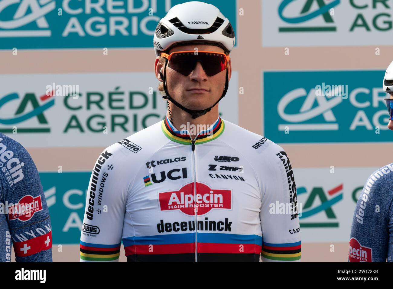 San Remo, Italien. März 2024. Mathieu van der Poel, Team Alpecin-Deceuninck während Mailand - San Remo, Straßenradrennen in San Remo, Italien, 16. März 2024 Credit: Independent Photo Agency/Alamy Live News Stockfoto