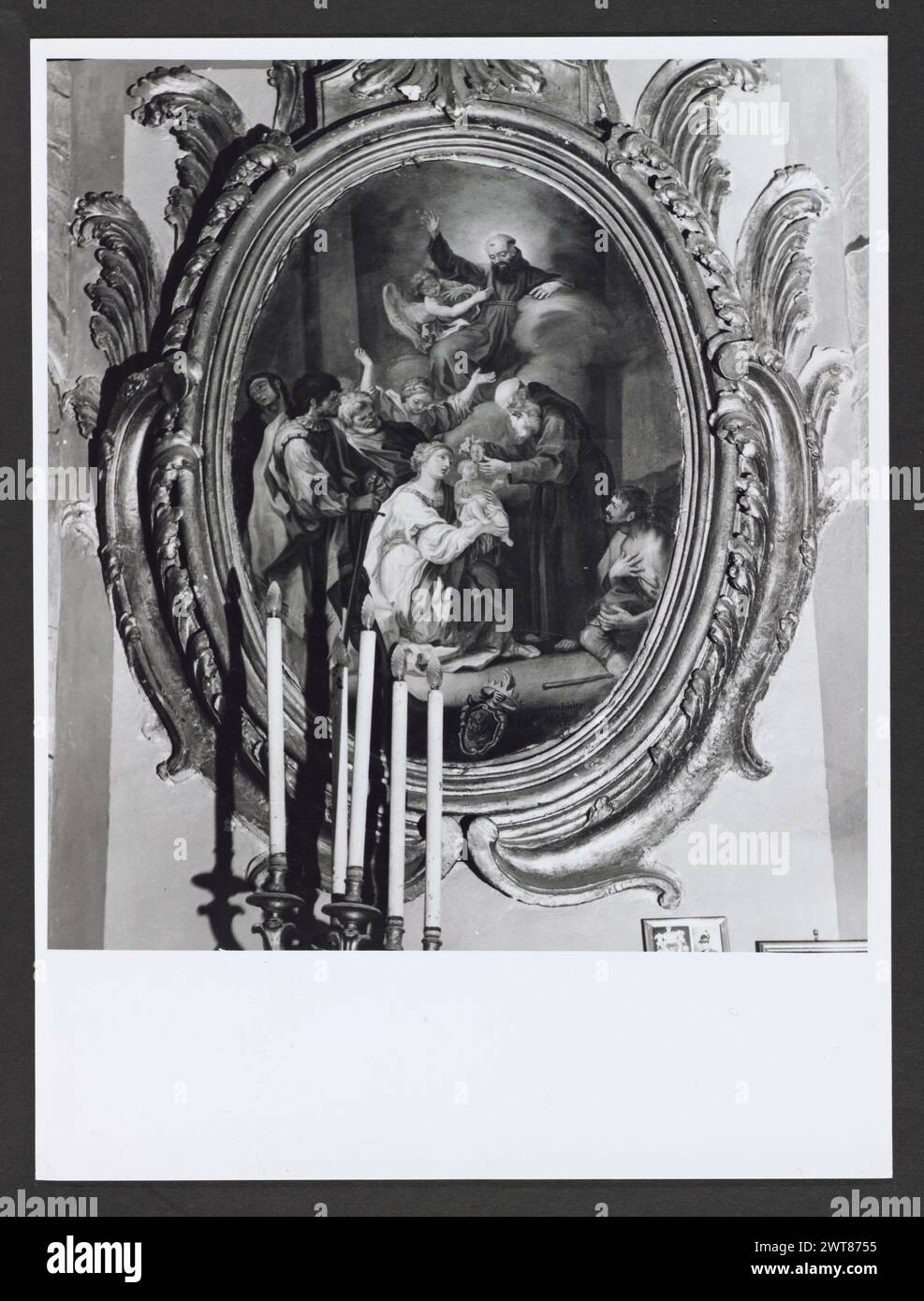 Lazio Rieti Leonessa S. Giuseppe da Leonessa8. Hutzel, Max 1960-1990 Nachmittelalterliche: Architektur, Architekturskulptur (18. Jahrhundert), barocke Doppelkuppeleinrichtung mit Fresken, Wandmalereien, Skulptur und Reliquien des in Italien geborenen Fotografen und Gelehrten Max Hutzel (1911–1988), fotografiert von Anfang der 1960er Jahre bis zu seinem Tod. Das Ergebnis dieses Projektes, von Hutzel als Foto Arte Minore bezeichnet, ist eine gründliche Dokumentation der kunsthistorischen Entwicklung in Italien bis zum 18. Jahrhundert, einschließlich der Objekte der Etrusker und Römer sowie des frühmittelalterlichen R Stockfoto Lazio Rieti Leonessa S. Giuseppe da Leonessa8. Hutzel, Max 1960-1990 Nachmittelalterliche: Architektur, Architekturskulptur (18. Jahrhundert), barocke Doppelkuppeleinrichtung mit Fresken, Wandmalereien, Skulptur und Reliquien des in Italien geborenen Fotografen und Gelehrten Max Hutzel (1911–1988), fotografiert von Anfang der 1960er Jahre bis zu seinem Tod. Das Ergebnis dieses Projektes, von Hutzel als Foto Arte Minore bezeichnet, ist eine gründliche Dokumentation der kunsthistorischen Entwicklung in Italien bis zum 18. Jahrhundert, einschließlich der Objekte der Etrusker und Römer sowie des frühmittelalterlichen R Stockfoto